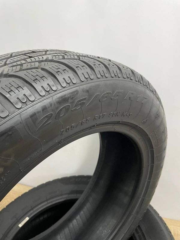 Шини Комплект Pirelli 205/65 r17зима Гума