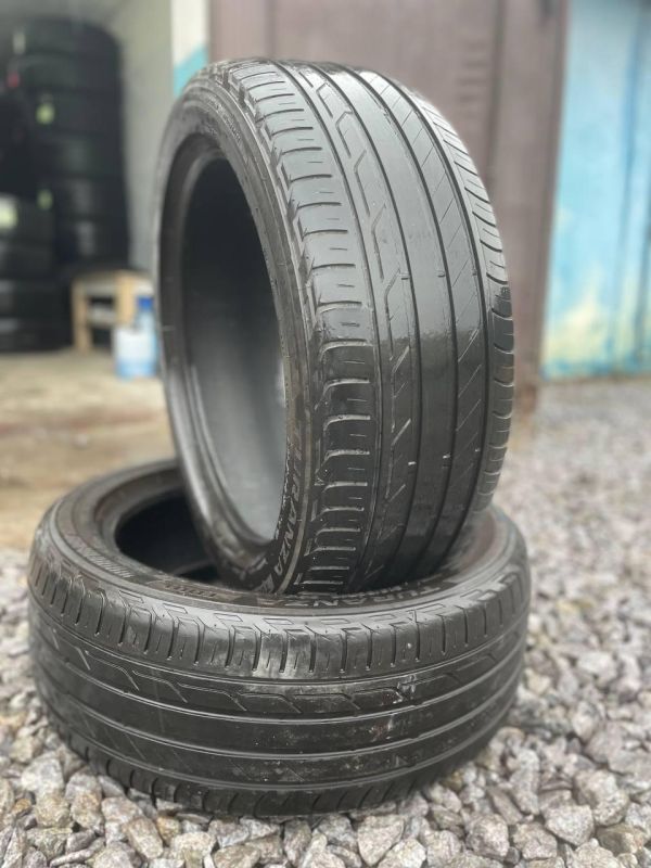 Шини Пара Bridgestone 215/50 r18 Літо Гума