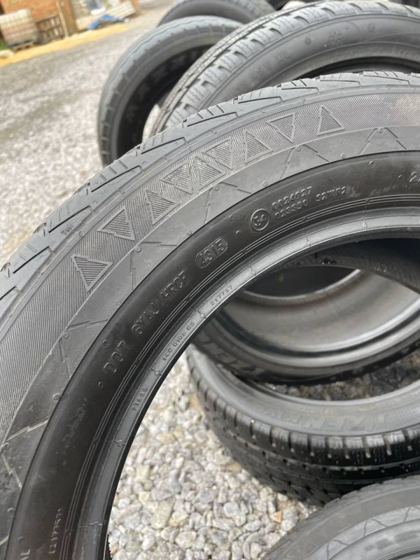 Шини Пара Continental 225/55 r17c зима гума