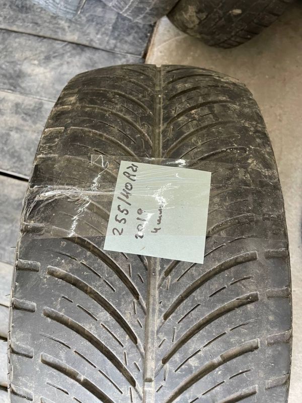 255/40 r21 4mm