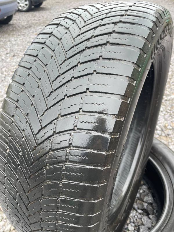 Шини пара Bridgestone 225/60 r18 зима Гума