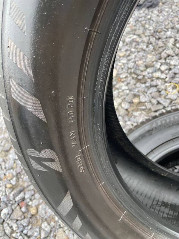 Шини пара Bridgestone 225/60 r18 зима Гума