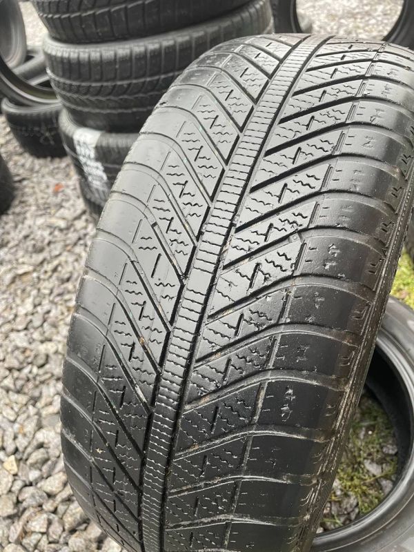 Шини пара Goodyear 205/55 r16 зима Гума