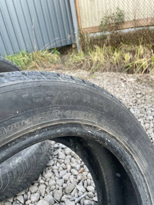 Шини пара Nokian 185/60 r15 зима Гума