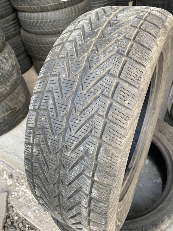 Шини пара Vredestein 235/55 r17 зима Гума