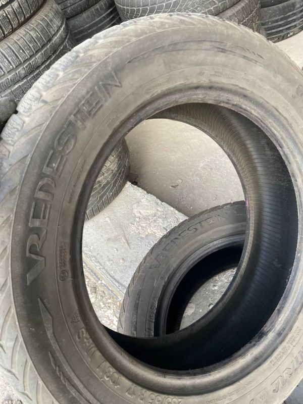 Шини пара Vredestein 235/55 r17 зима Гума