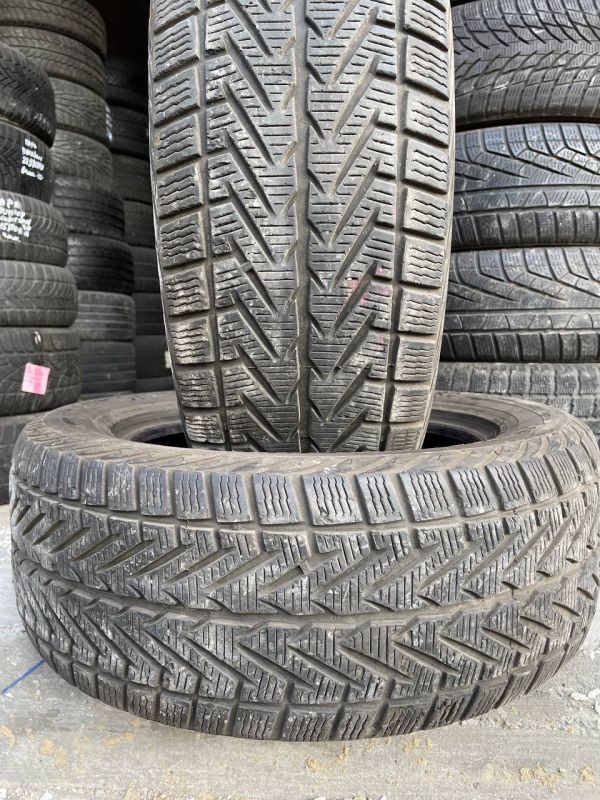 Шини пара Vredestein 235/55 r17 зима Гума