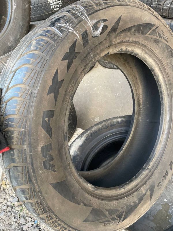 Шини пара Maxxis 225/60 r17 зима Гума