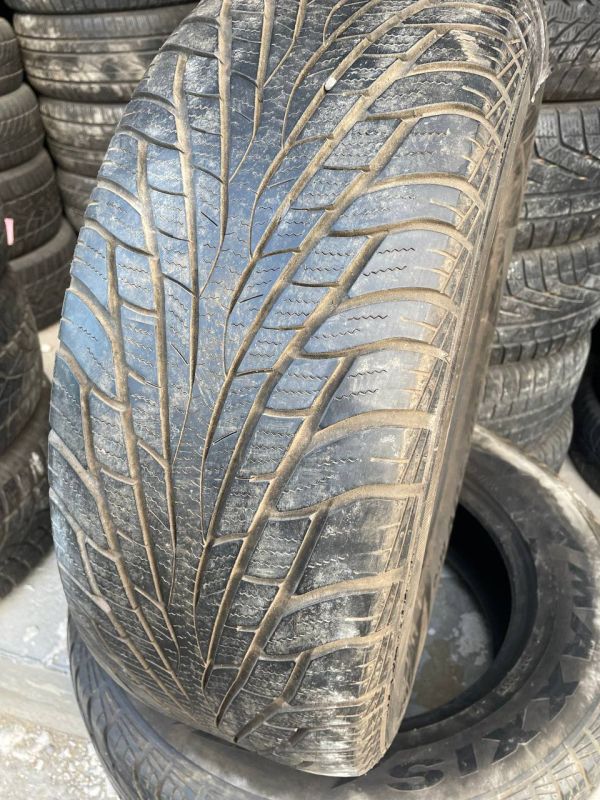 Шини пара Maxxis 225/60 r17 зима Гума