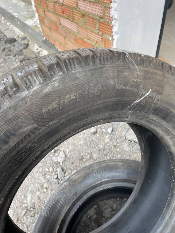 Шини Одіночка Michelin 215/65 r16c
