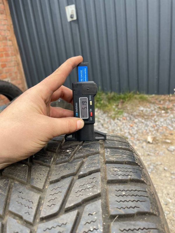 Шини пара Bridgestone 225/50 r16 зима Гума