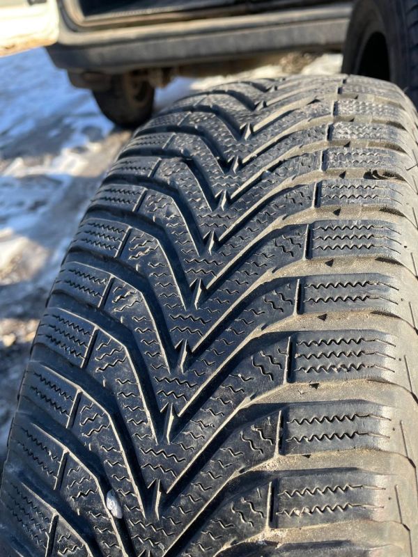 Шини пара Vredstein 185/65 r15 зима Гума
