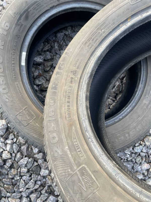 Шини пара Semperit 205/60 r16 зима Гума