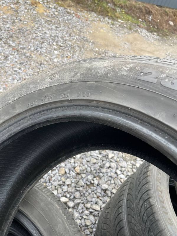 Шини комплект 235/55 r18 зима Гума