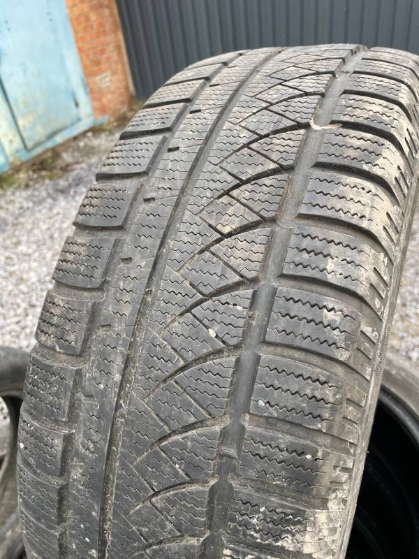 Шини комплект 235/55 r18 зима Гума