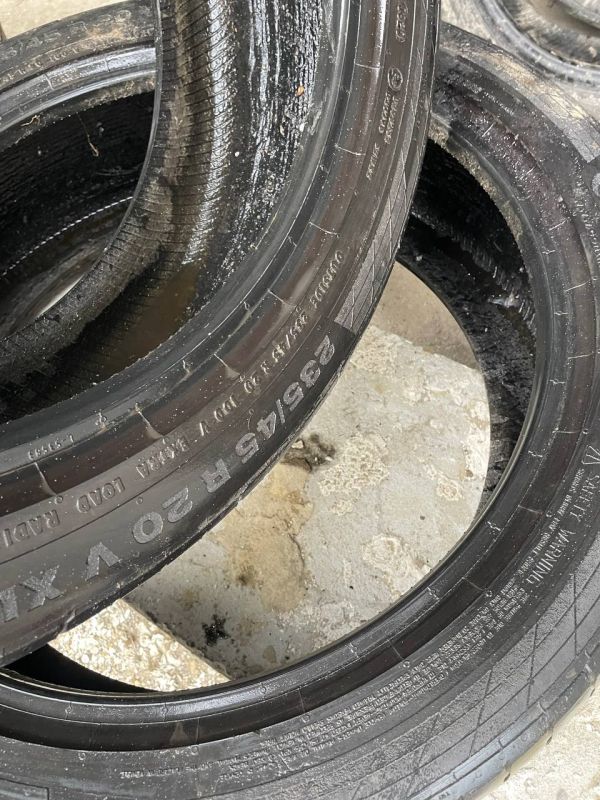 Шини пара Continental 235/45 r20 літо Гума