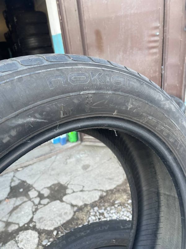 Шини комплект Nokian 235/55 r19 літо Гума