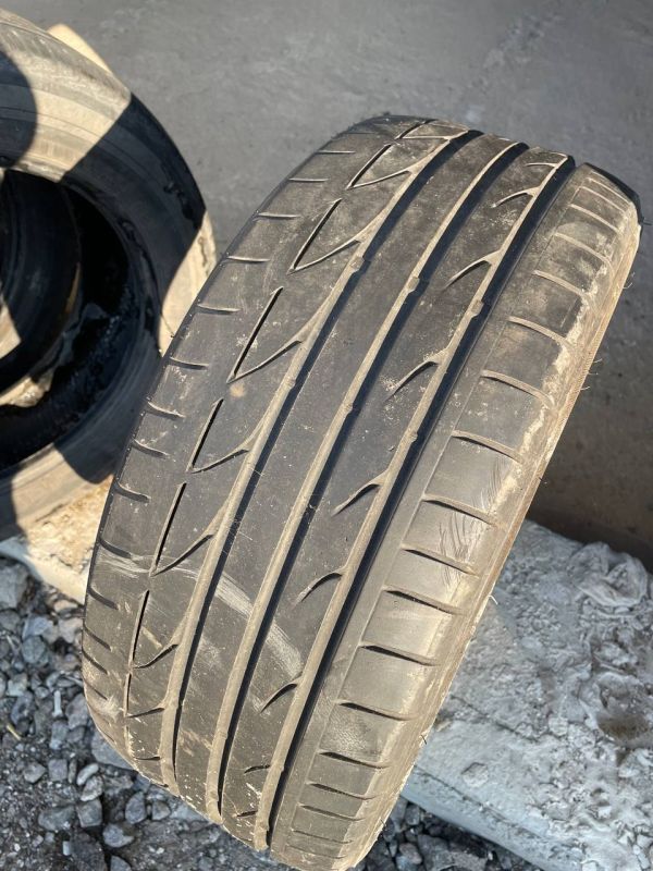 Шина одіночка Bridgestone 225/40 r18 Lito