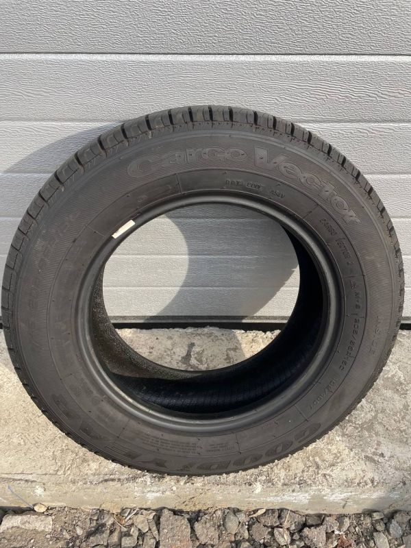 Шина розпаровка Goodyear cargo vector 2 205/65 15c