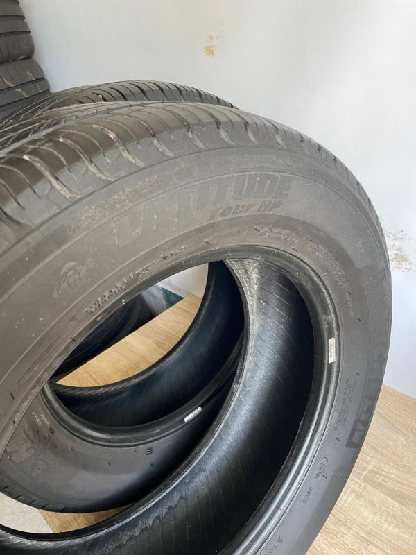 Шини пара Michelin 235/60 r17 літо резина