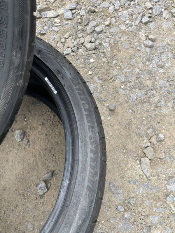 Шини пара Bridgestone 245/35 r18 літо резина