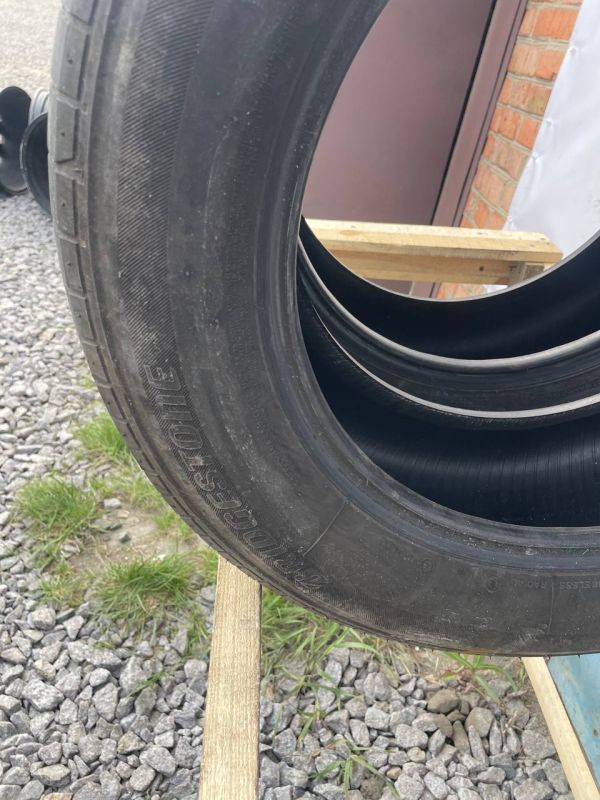 Шини пара Bridgestone 235/55 r17 літо резина
