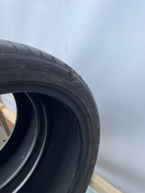 Шини пара Bridgestone 215/40 r17 літо резина