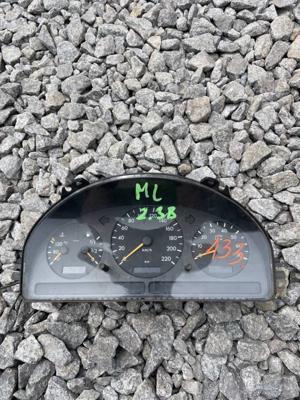 Панель приладів щиток приборів Mercedes Ml W163 A1635402047