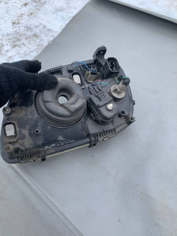 Фара передня  права NISSAN MICRA K11 Мікра