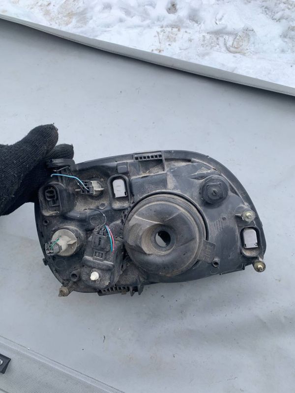 Фара передня  права NISSAN MICRA K11 Мікра