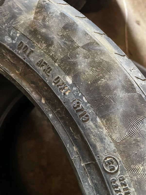 Шина одіночка розпаровка Continental 265/45 r21 xl літо резина
