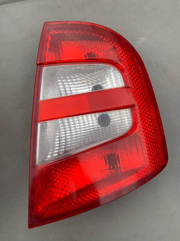 Задній ліхтар лівий правий дорест Skoda Fabia хетчбек стоп