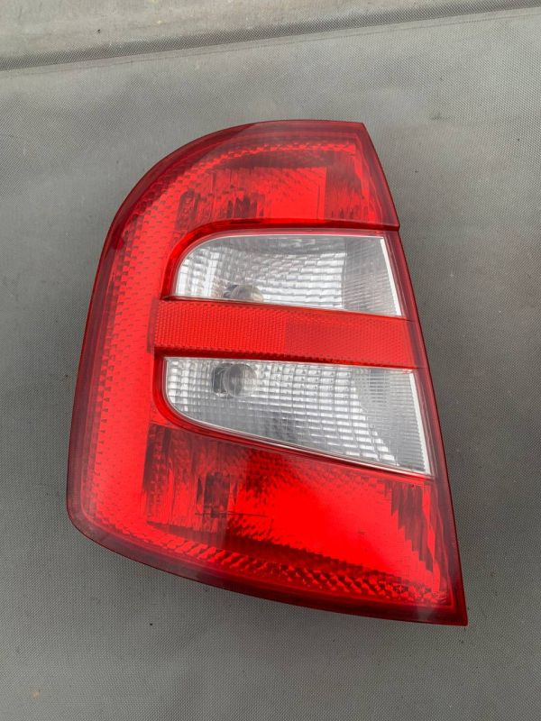 Задній ліхтар лівий правий дорест Skoda Fabia хетчбек стоп