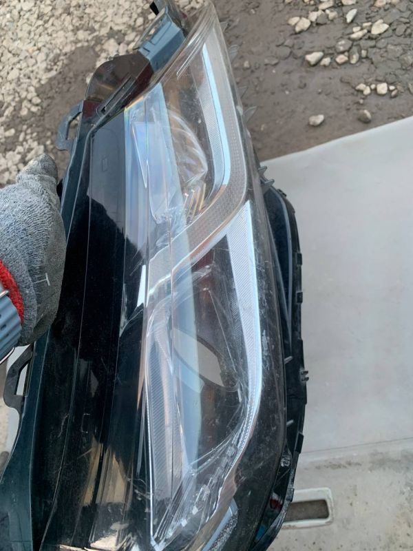 Скло фари переднє праве Toyota Camry 70 Уцінка