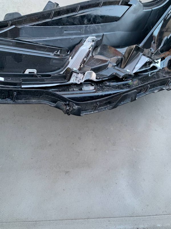 Скло фари переднє праве Toyota Camry 70 Уцінка