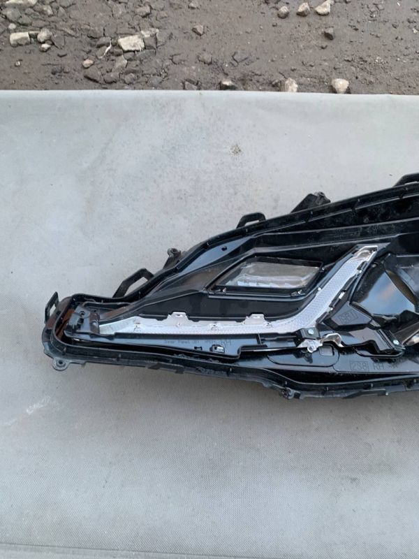 Скло фари переднє праве Toyota Camry 70 Уцінка