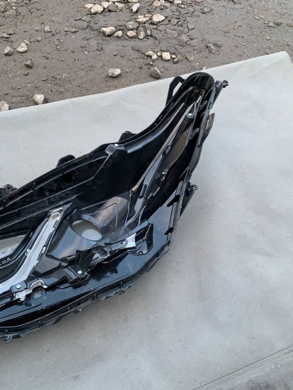 Скло фари переднє праве Toyota Camry 70 Уцінка