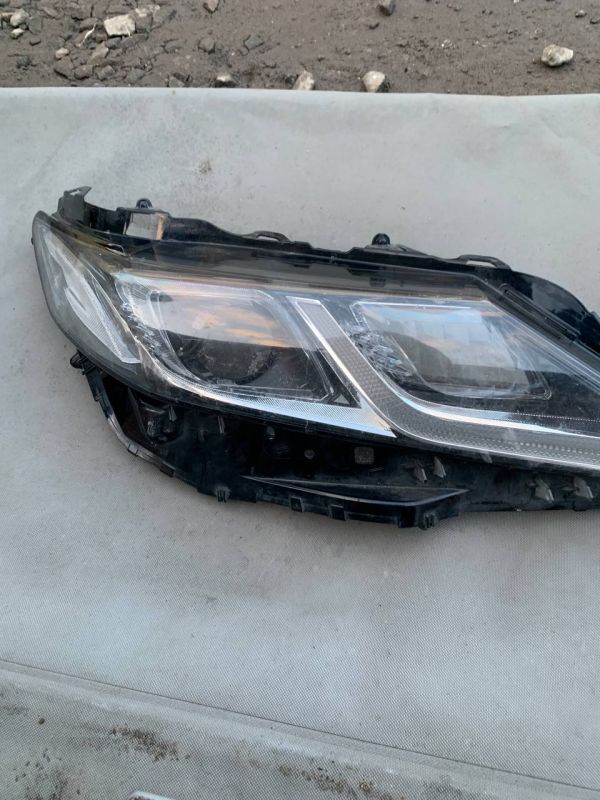 Скло фари переднє праве Toyota Camry 70 Уцінка