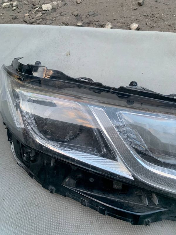 Скло фари переднє праве Toyota Camry 70 Уцінка