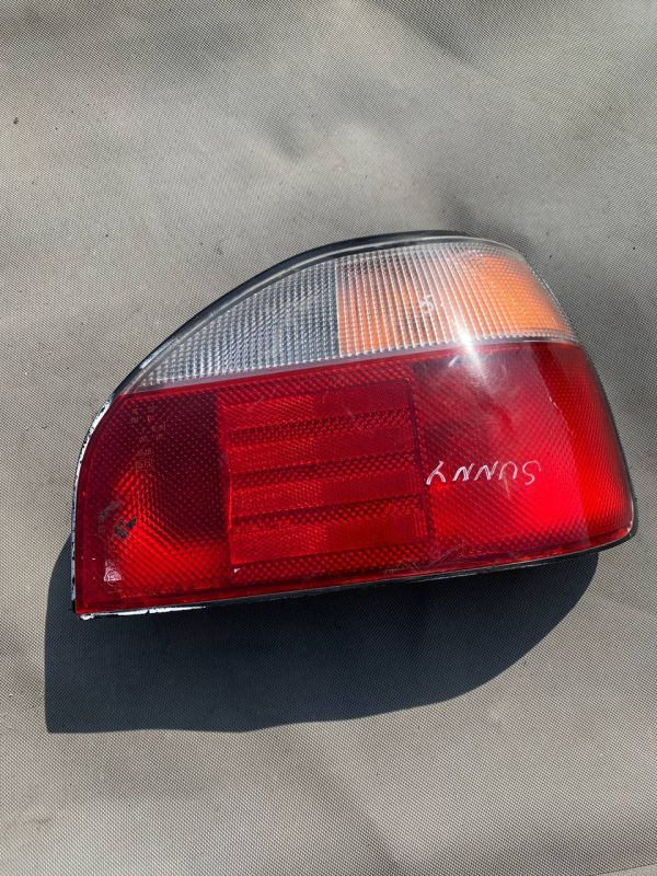 Ліхтар задній стоп фонарь лівий правий Nissan Sunny N14