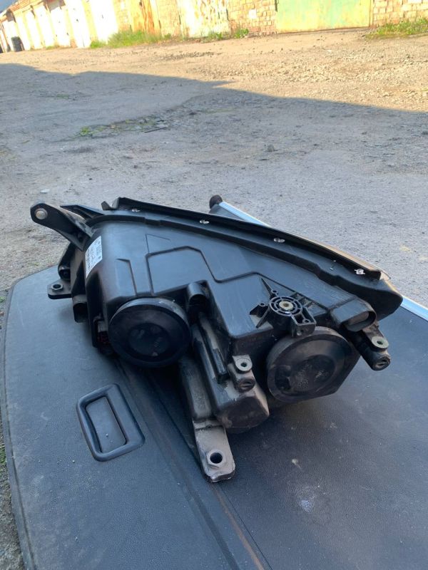 Фара передня права Volkswagen Tiguan 1 2007-2011