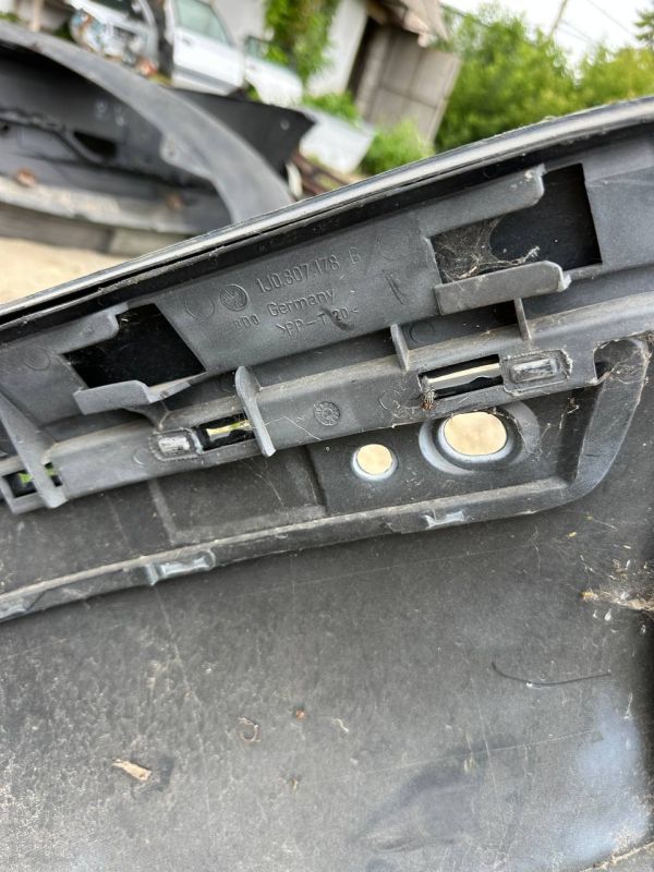 Передній бампер Volkswagen Golf 4 Гольф 4 1j0807221