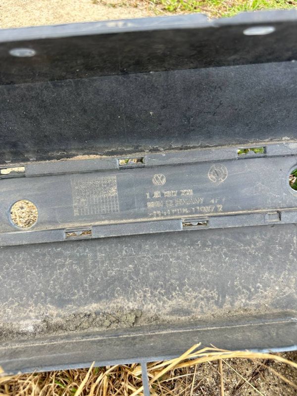 Передній бампер Volkswagen Golf 4 Гольф 4 1j0807221