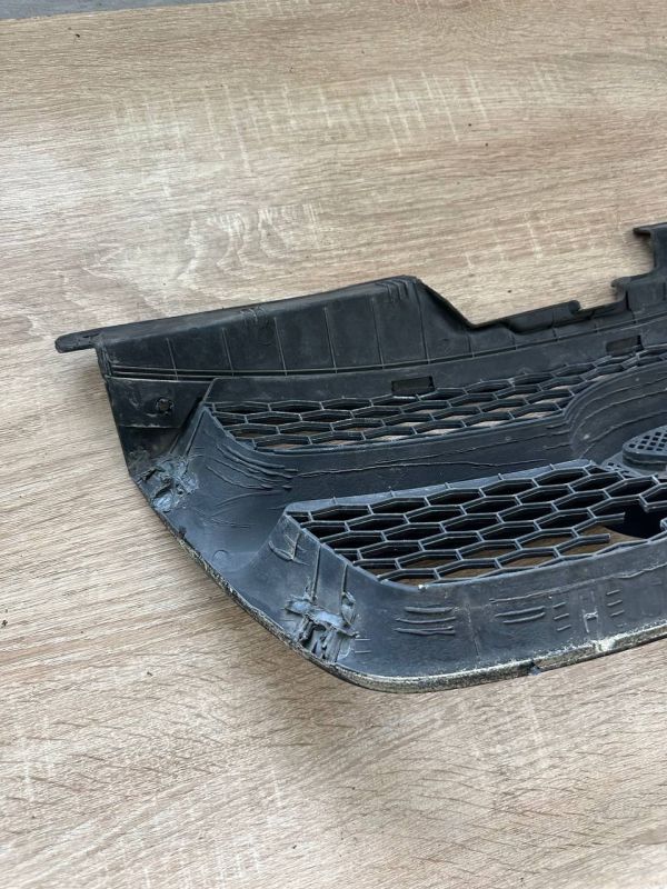 Решітка радіатора Hyundai Sonata NF 86351-3K000 Уцінка дефект