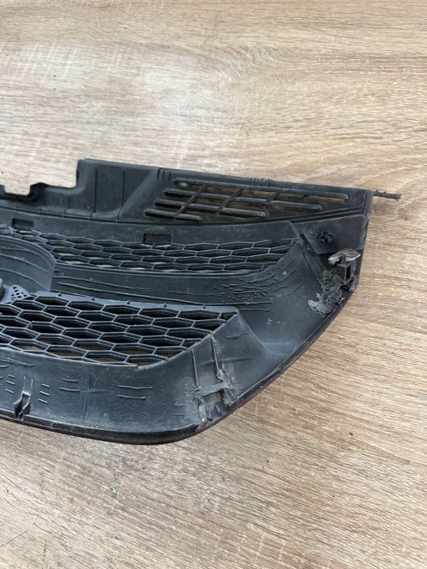 Решітка радіатора Hyundai Sonata NF 86351-3K000 Уцінка дефект