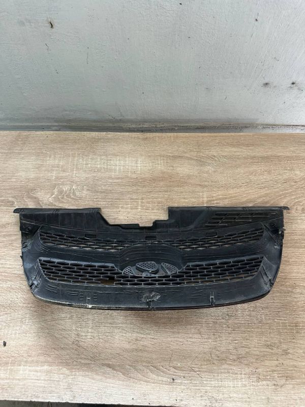 Решітка радіатора Hyundai Sonata NF 86351-3K000 Уцінка дефект