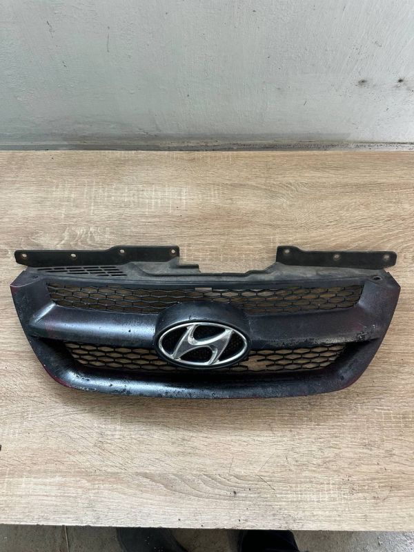 Решітка радіатора Hyundai Sonata NF 86351-3K000 Уцінка дефект
