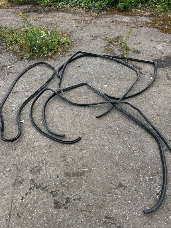 Ущільнювач уплотнітєль дверей передній лівий правий задній лівий правий Hyundai Sonata Nf