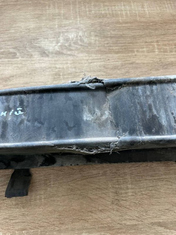 Підсилювач заднього бампера Hyundai Sonata NF 86631-3K010 є Дефект