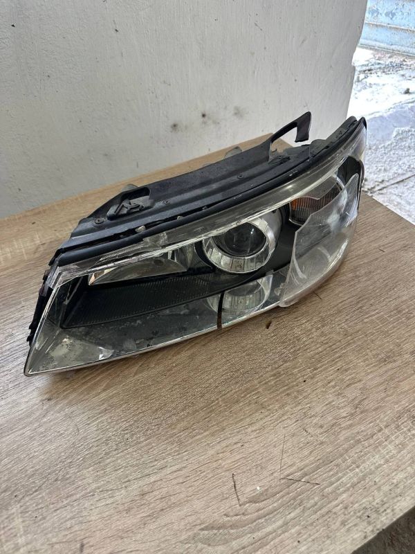 Фари ліва права Hyundai Sonata NF Є Дефект На запчастини